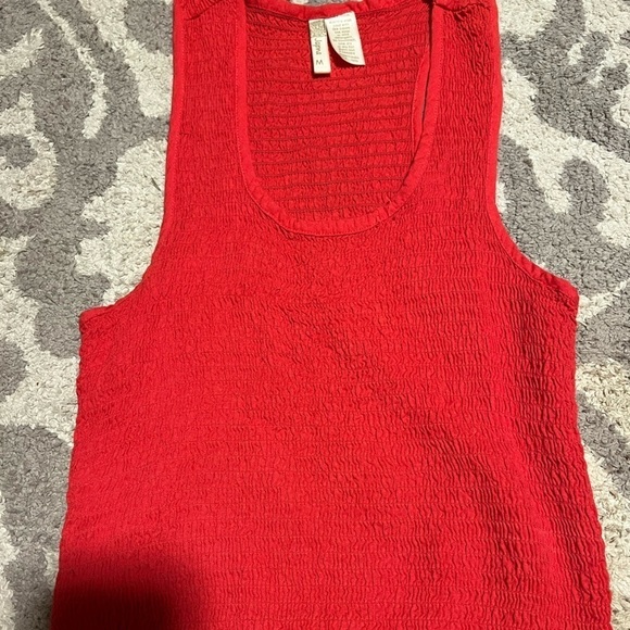 Red tank top size medium - Picture 1 of 3
